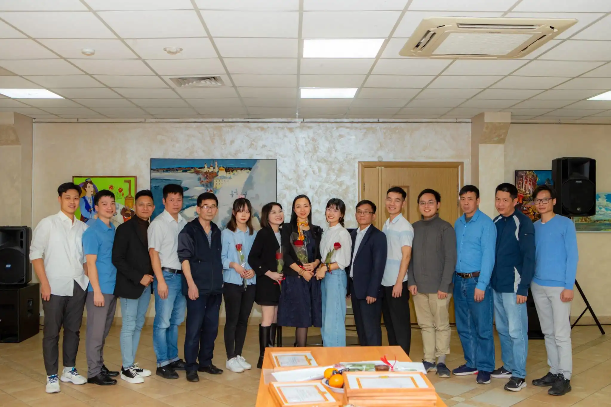 Chi bộ Kazan đại diện trao giấy khen của Đảng ủy Liên bang Nga 2023 2 chi bo kazan dai dien trao giay khen cua dang uy lien bang nga 2023