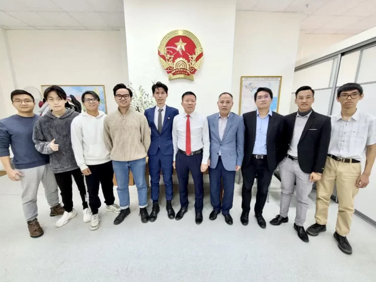 dai dien dang uy ngoai nuoc gap go luu hoc sinh ekaterinburg
