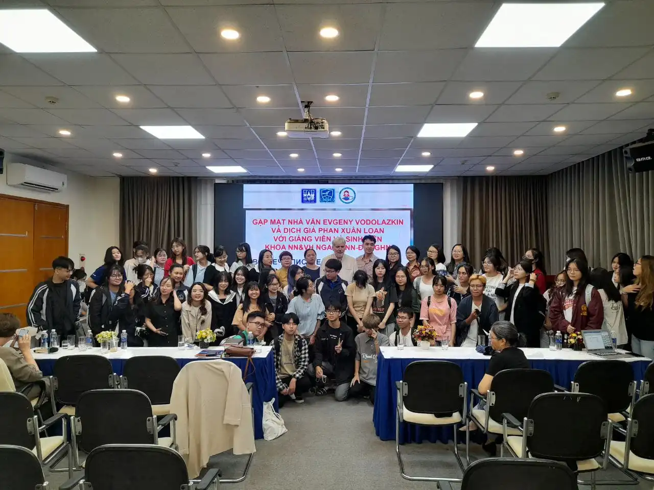 "Đối thoại văn học" giữa sinh viên ULIS và các nhà văn, dịch giả văn học Nga 2 doi thoai van hoc giua sinh vien ulis va cac nha van dich gia van hoc nga