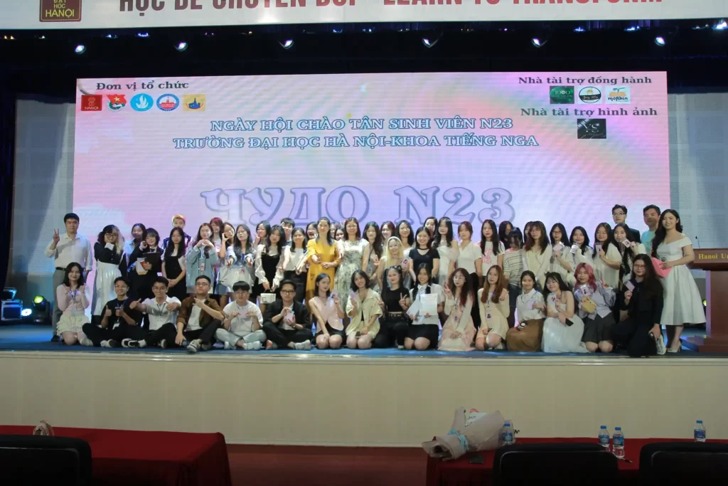 khoa nga dai hoc ha noi to chuc su kien chao tan sinh vien 2023