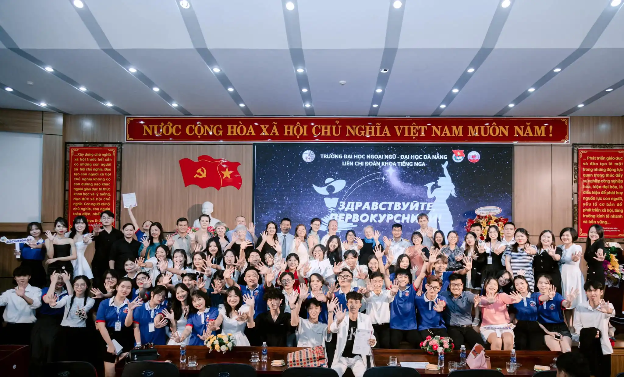khoa nga ufl giao luu van nghe chao tan sinh vien khoa k23