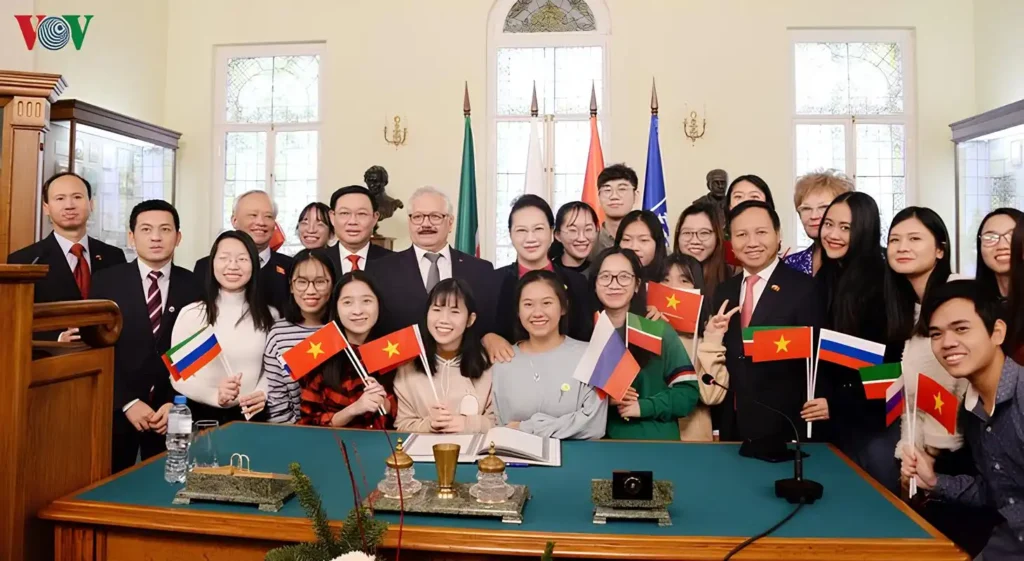 Chủ tịch Quốc hội Nguyễn Thị Kim Ngân tới thăm sinh viên Việt Nam tại Đại học Liên bang Kazan