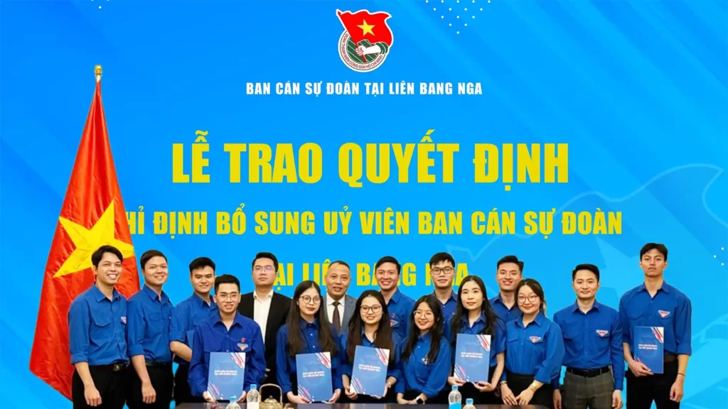 le trao quyet dinh chi dinh bo sung uy vien ban can su doan