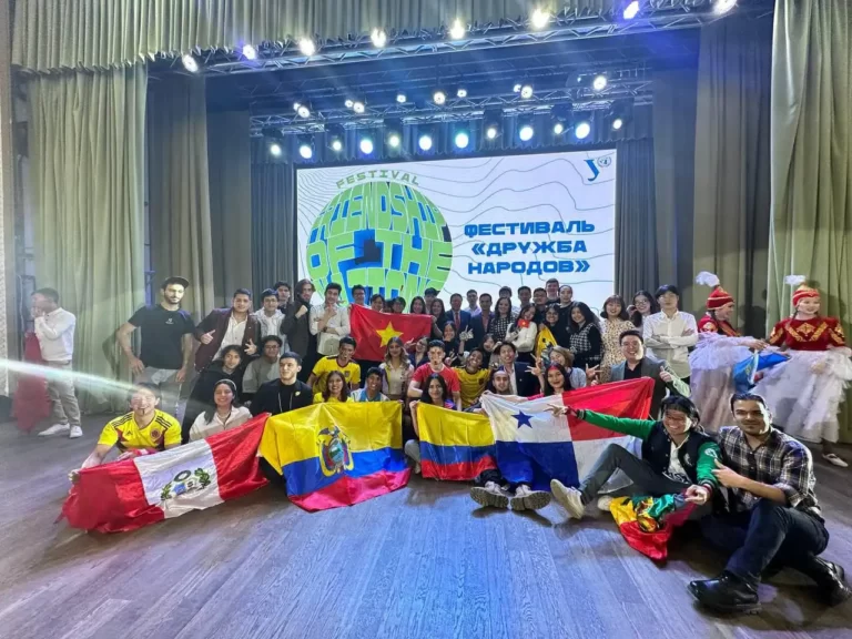 Lưu Học Sinh Ekaterinburg tham dự Ngày hội hữu nghị các dân tộc 5 luu hoc sinh ekaterinburg tham du ngay hoi huu nghi cac dan toc