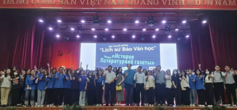 Nhà văn Nga Maxim Zamshev và bài giảng về lịch sử Báo Văn học 3 nha van nga maxim zamshev va bai giang ve lich su bao van hoc