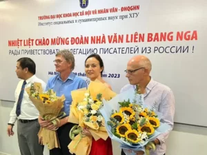 Phó Hiệu trưởng Đại học USSH-VNU tiếp Đoàn Nhà văn Liên bang Nga 2 pho hieu truong dai hoc ussh vnu tiep doan nha van lien bang nga