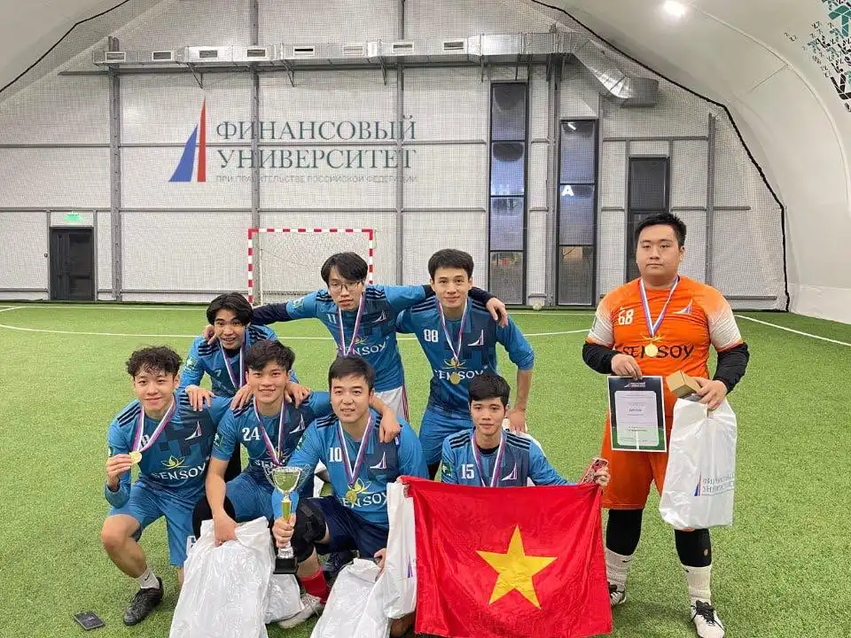 sinh vien viet nam vo dich giai bong da sinh vien quoc te tai finu