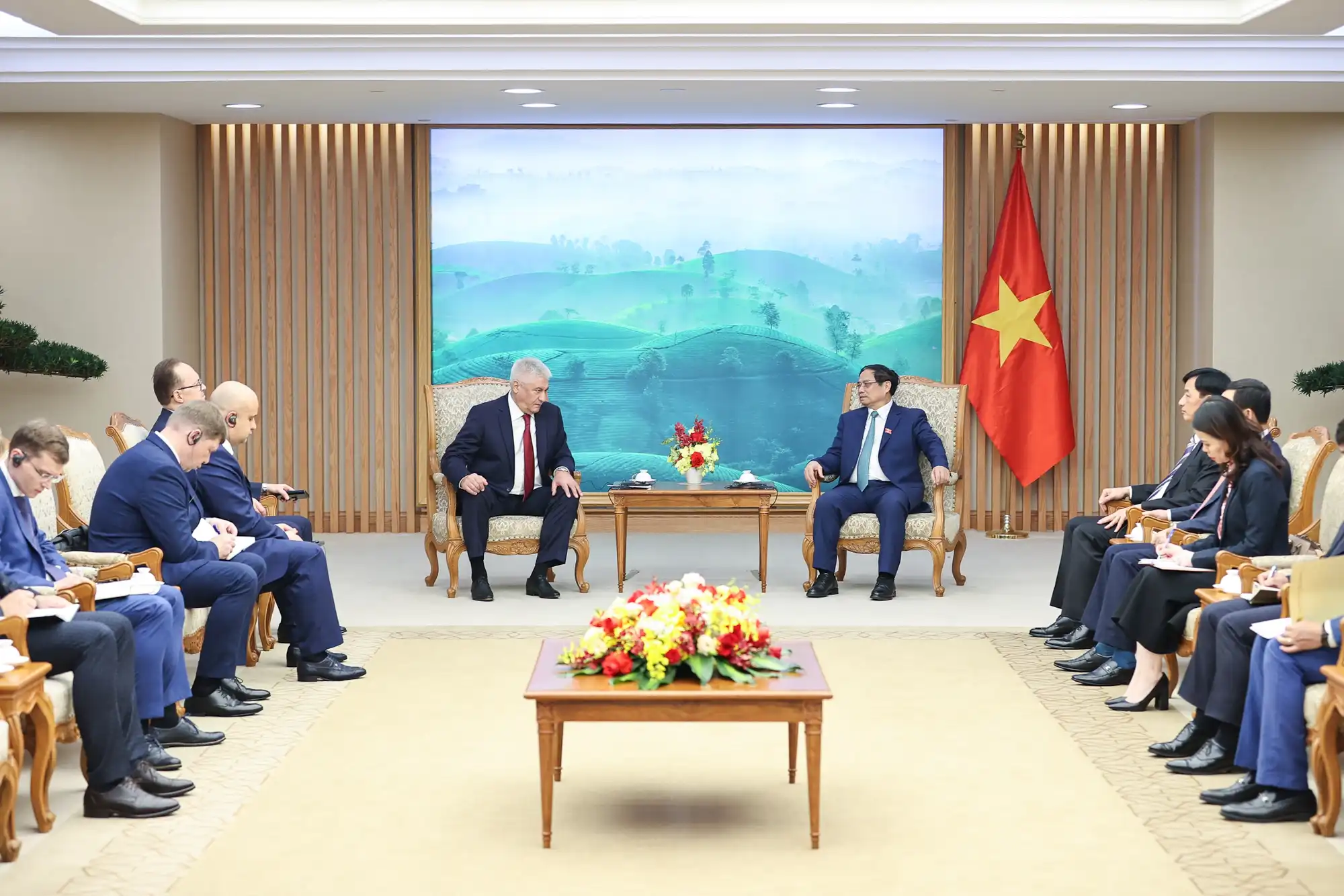 Thủ tướng đề nghị Nga đơn giản hóa thủ tục cấp visa cho Việt Nam 2 thu tuong de nghi nga don gian hoa thu tuc cap visa cho viet nam