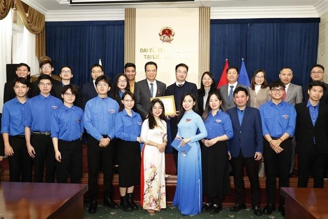 trung uong doan ghi nhan phong trao doan o lien bang nga