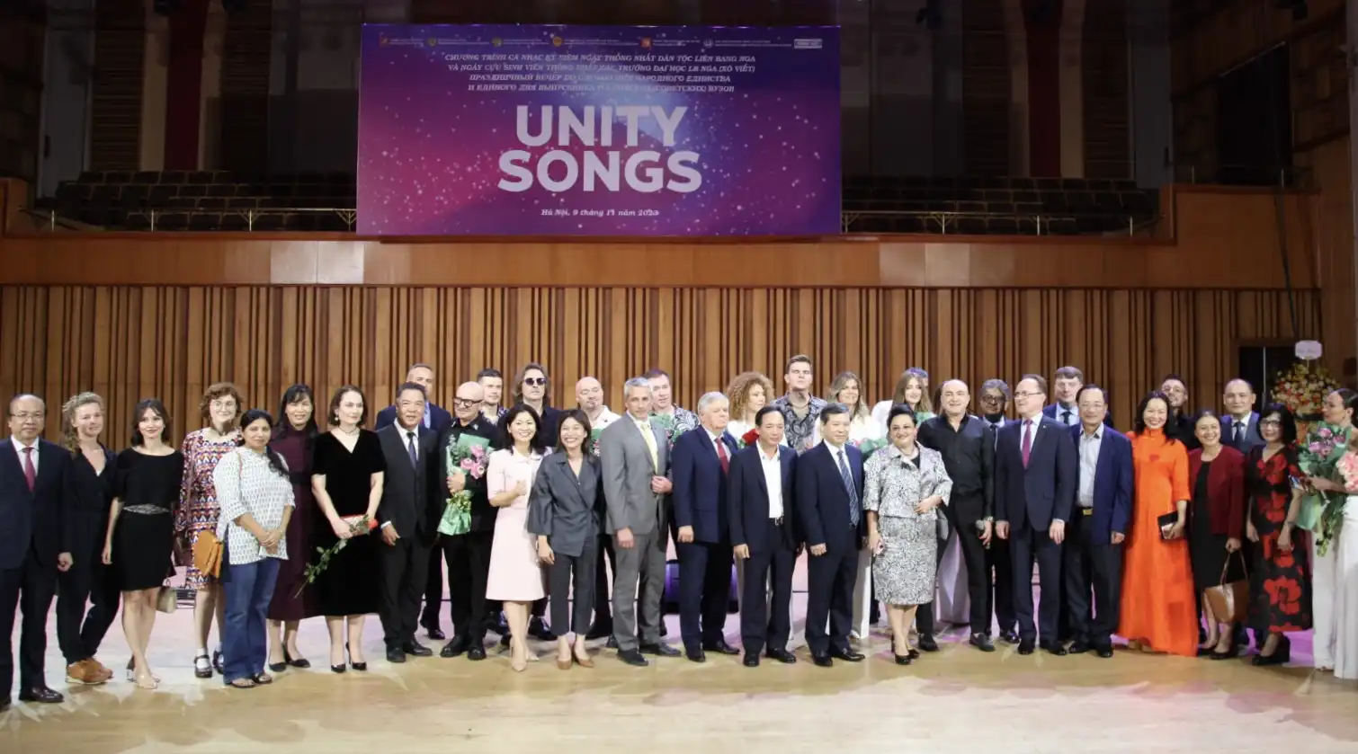 Unity Songs: Giai điệu Nga ngân vang trên đất Việt 2 unity songs giai dieu nga ngan vang tren dat viet