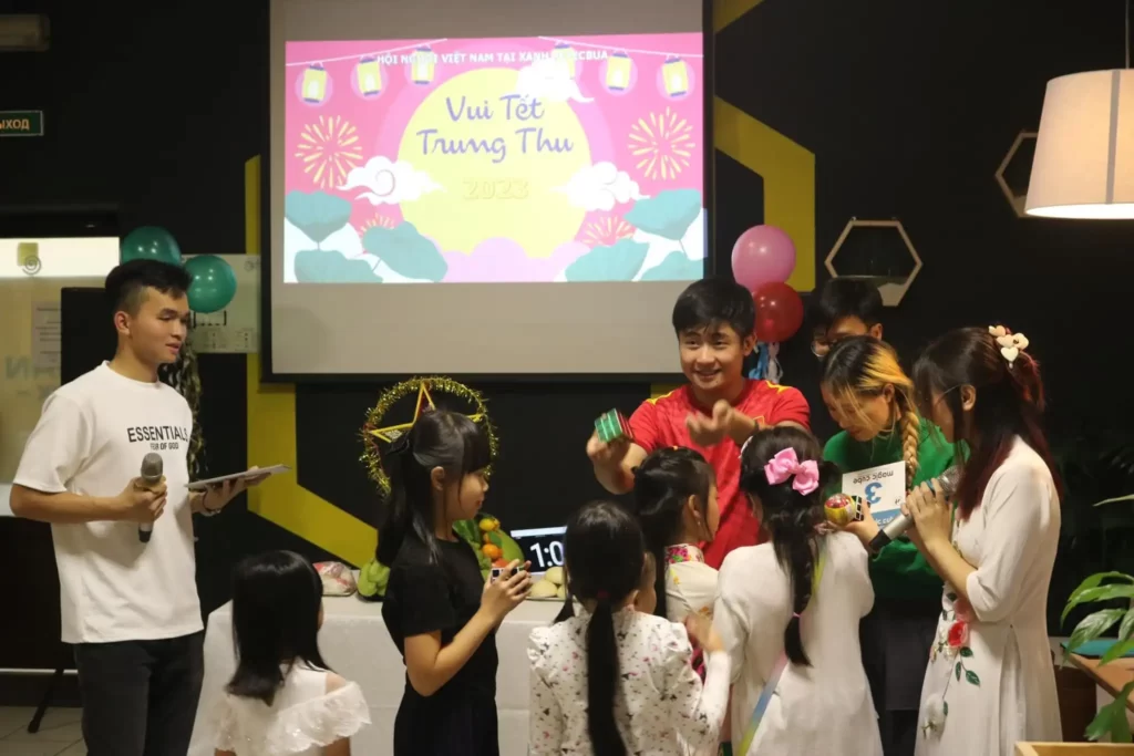 vui tet trung thu 2023 cung cong dong nguoi viet tai saint petersburg