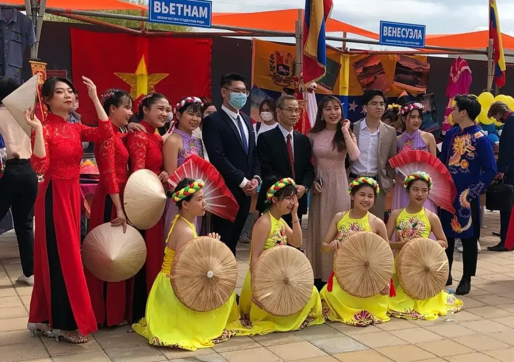 Du học sinh tham gia các hoạt động quảng bá văn hóa Việt Nam tại Đại học Hữu nghị RUDN