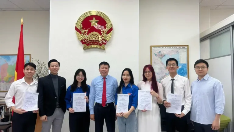 le ket nap dang dau nam 2024 tai tong lanh su quan ekaterinburg