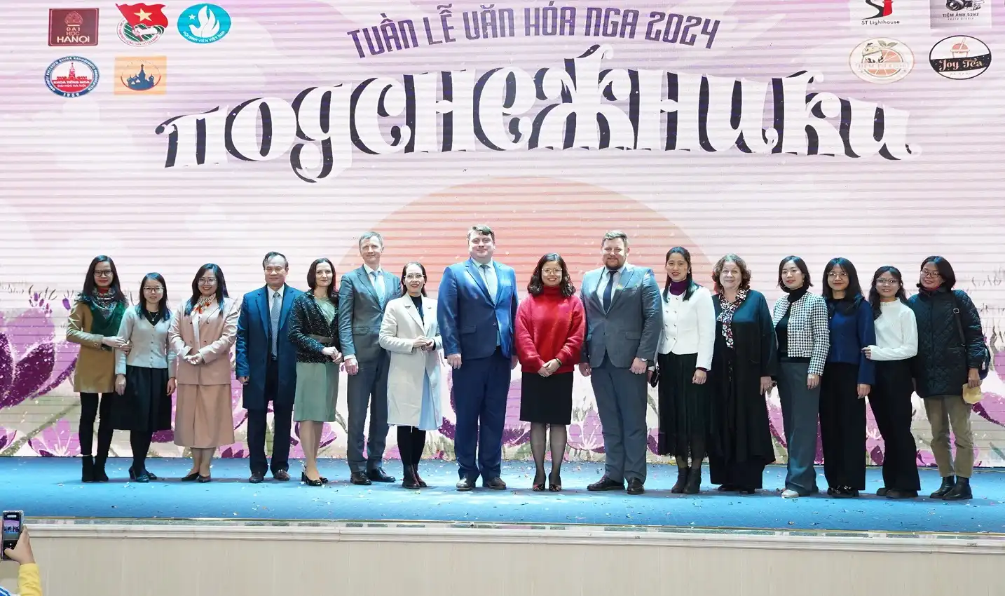 tong ket dem hoi tong ket hoa xuyen tuyet 2024 tai dai hoc ha noi 1