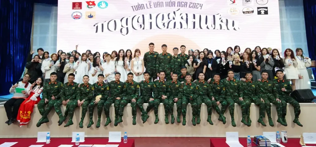 Tổng kết đêm hội tổng kết “Hoa xuyên tuyết” 2024 tại Đại học Hà Nội 1 tong ket dem hoi tong ket hoa xuyen tuyet 2024 tai dai hoc ha noi 2