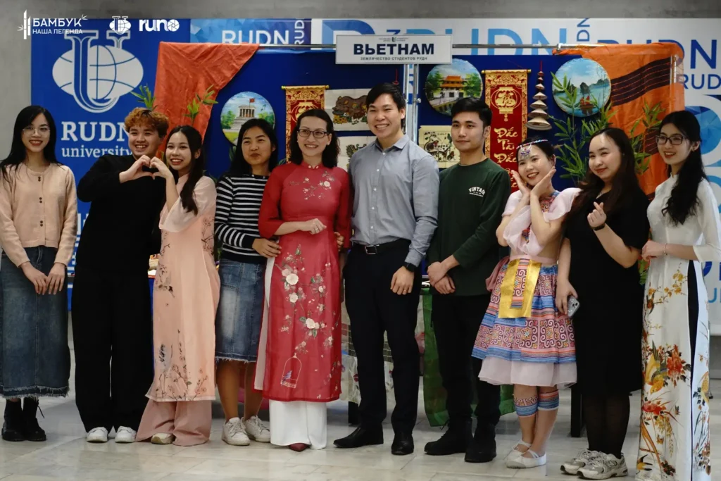 trien lam va hoi nghi ban tron trong tuan le van hoa viet nam 2024
