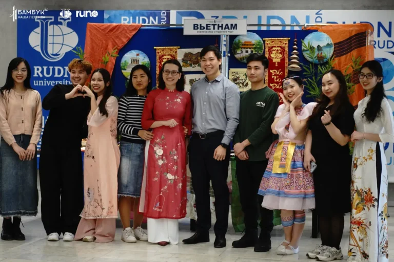 trien lam va hoi nghi ban tron trong tuan le van hoa viet nam 2024