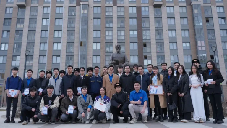 doan vien saint petersburg dang hoa ky niem 93 nam thanh lap doan