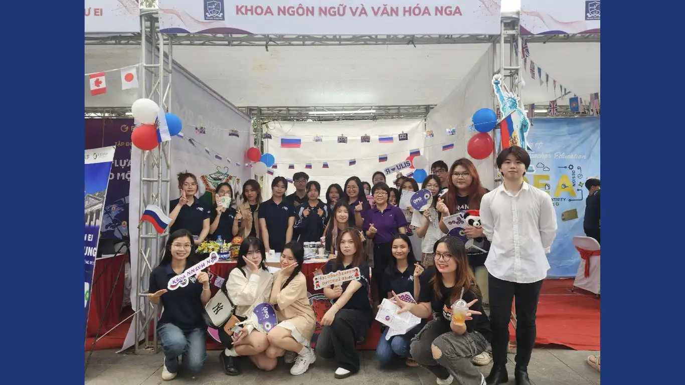 Gian hàng của sinh viên khoa Nga tại Ngày hội ULIS FIRE DAY 2024 2 gian hang cua sinh vien khoa nga tai ngay hoi ulis fire day 2024