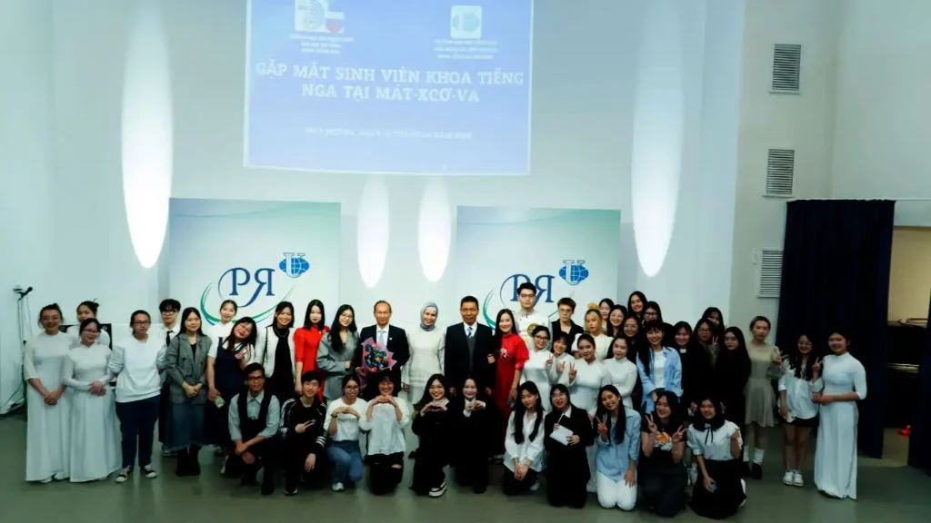 Giao lưu Cựu sinh viên Đại học Ngoại ngữ Đà Nẵng tại Đại học RUDN 1 giao luu cuu sinh vien dai hoc ngoai ngu da nang tai dai hoc rudn