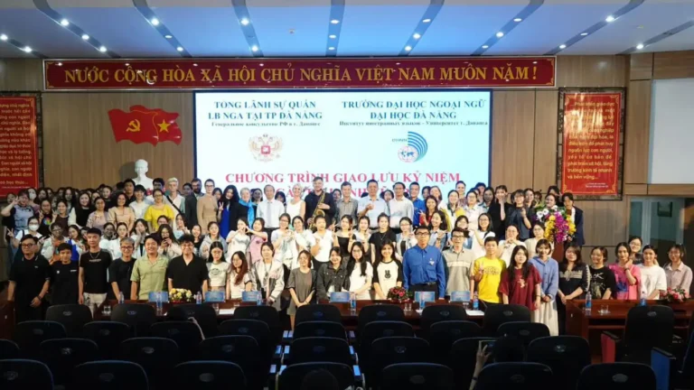 Giao lưu kỷ niệm Ngày Du hành vũ trụ tại Đại học Ngoại ngữ Đà Nẵng 9 giao luu ky niem ngay du hanh vu tru tai dai hoc ngoai ngu da nang