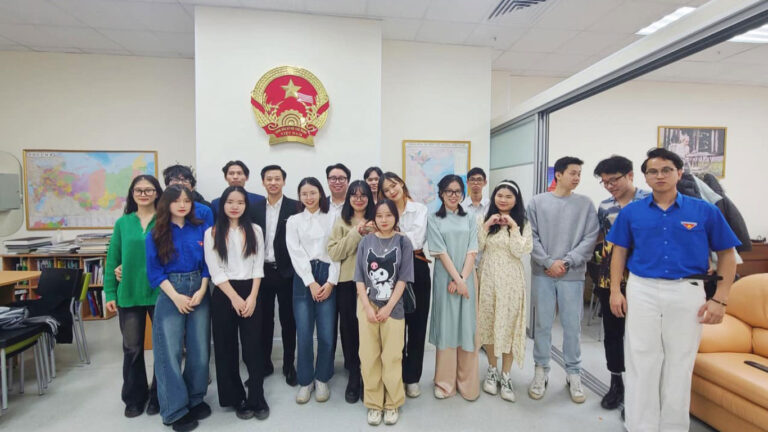 luu hoc sinh ekaterinburg meeting ky niem 93 nam thanh lap doan