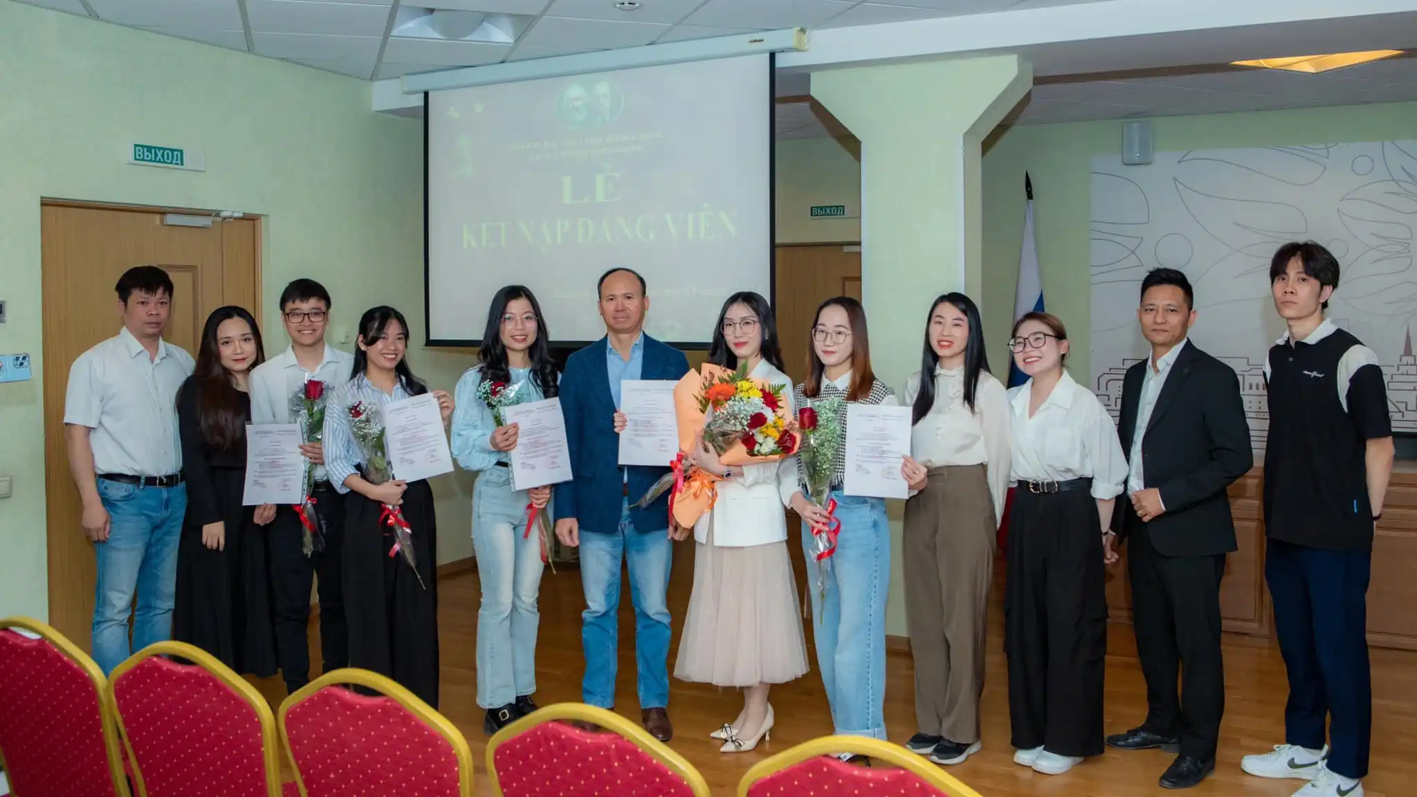 Chi bộ Đảng Thành phố Kazan kết nạp Đảng viên mới cho Du học sinh 2 chi bo dang thanh pho kazan ket nap dang vien moi cho du hoc sinh