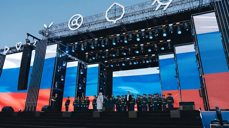 khoi dau le hoi toan nga mua xuan sinh vien nga xxxii khai mac tai saratov