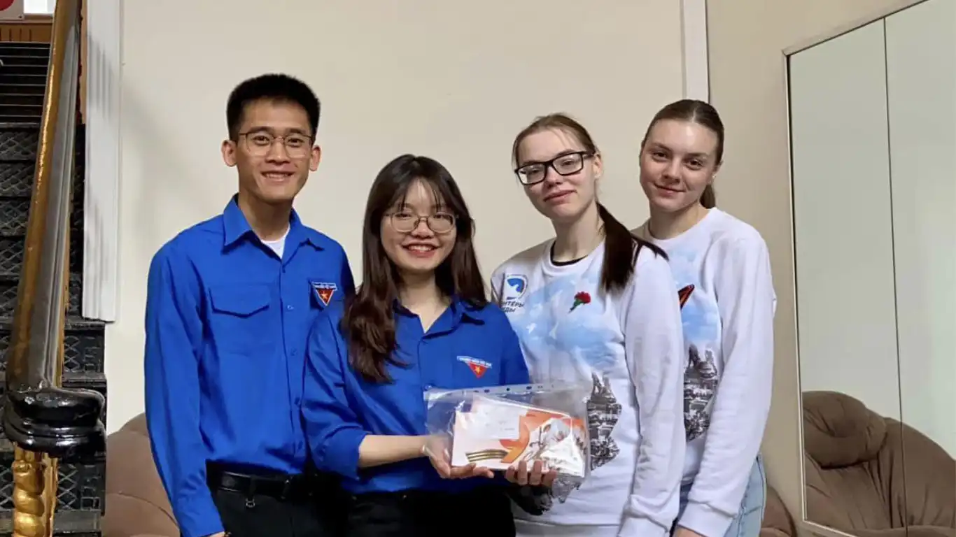 Sinh viên Đại học Tyumen thăm hỏi cựu chiến binh nhân Ngày chiến thắng 2 sinh vien dai hoc tyumen tham hoi cuu chien binh nhan ngay chien thang