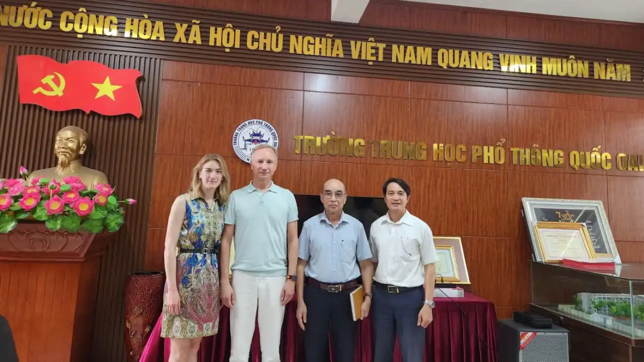 Đoàn công tác Đại học Samara thăm và làm việc tại THPT Quốc Oai Hà Nội 2 doan cong tac dai hoc samara tham va lam viec tai thpt quoc oai ha noi