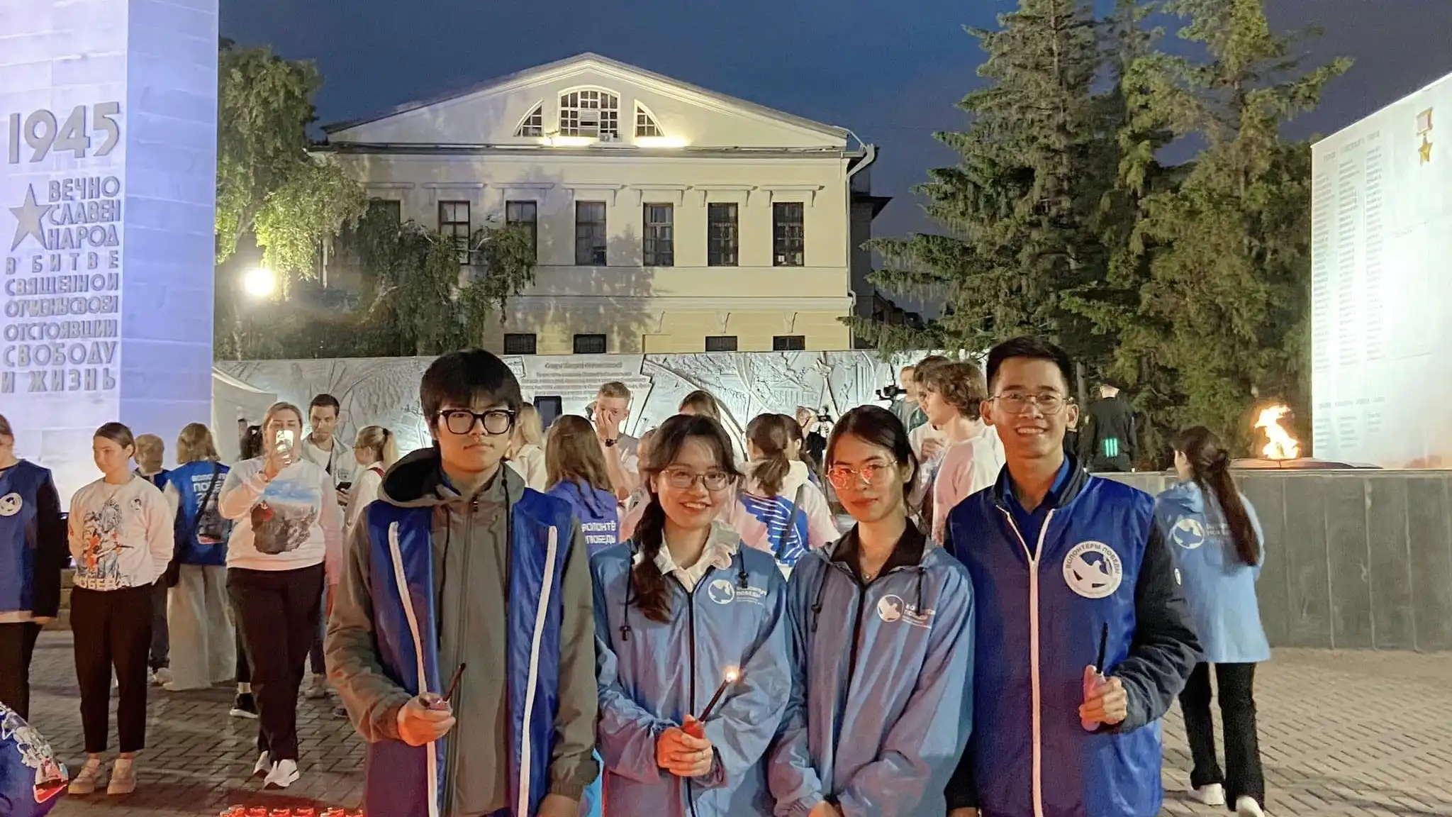 Du học sinh Việt Nam tại Tyumen tham dự lễ thắp nến tưởng niệm 2 du hoc sinh viet nam tai tyumen tham du le thap nen tuong niem