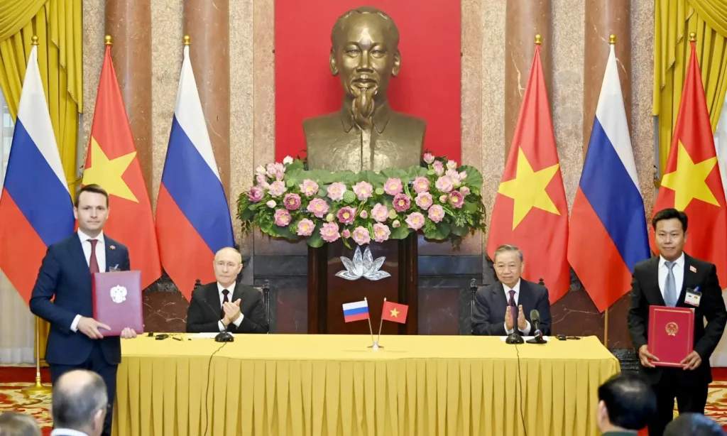 Mở rộng hợp tác giữa ĐHQGHN với Đại học Liên bang Viễn Đông và Đại học HSE 1 mo rong hop tac giua dhqghn voi dai hoc lien bang vien dong va dai hoc hse 1