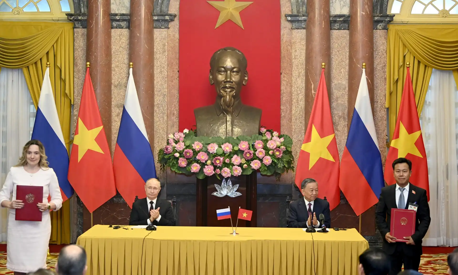 Mở rộng hợp tác giữa ĐHQGHN với Đại học Liên bang Viễn Đông và Đại học HSE 3 mo rong hop tac giua dhqghn voi dai hoc lien bang vien dong va dai hoc hse 2