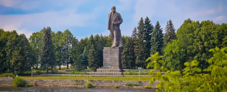 dubna tuong dai lenin 2