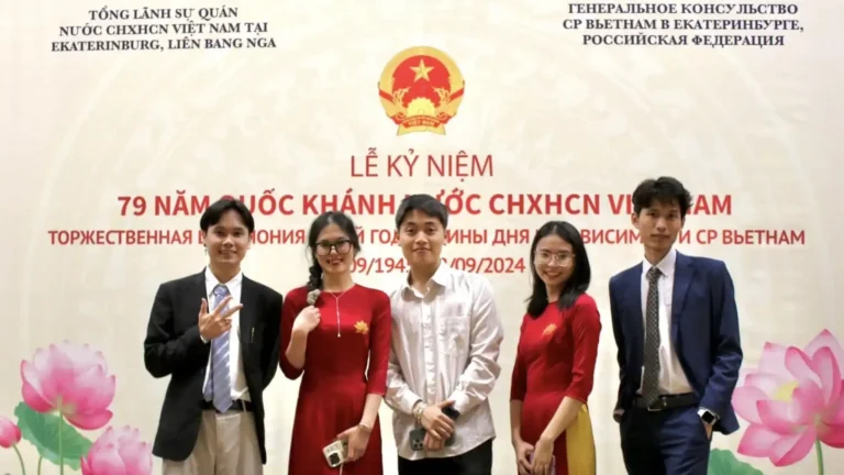 le ky niem 79 nam quoc khanh tai thanh pho ekaterinburg 2