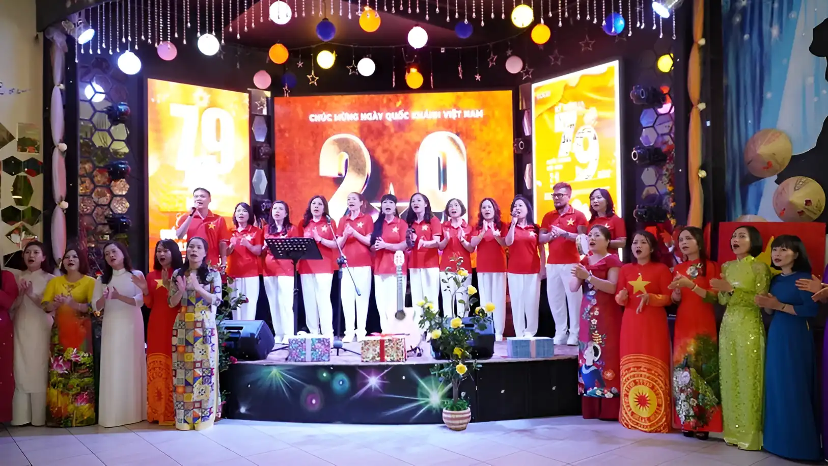 tieng hat ngan vang mung quoc khanh cua nguoi viet tai lien bang nga