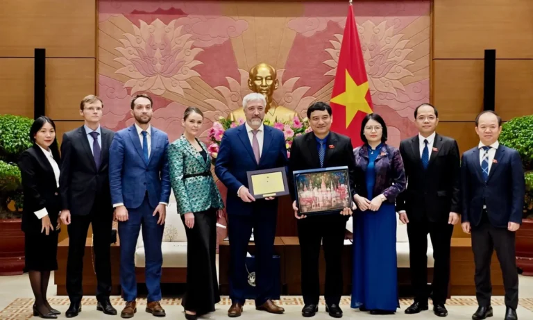 chu nhiem nguyen dac vinh tiep doan dai bieu lien bang nga tai nha quoc hoi