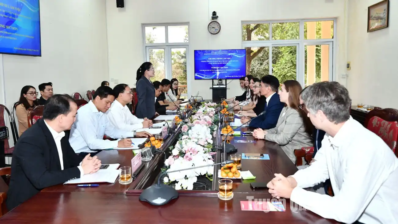 Đại sứ quán và các trường đại học Liên bang Nga làm việc tại Tuyên Quang 2 dai su quan va cac truong dai hoc lien bang nga lam viec tai tuyen quang