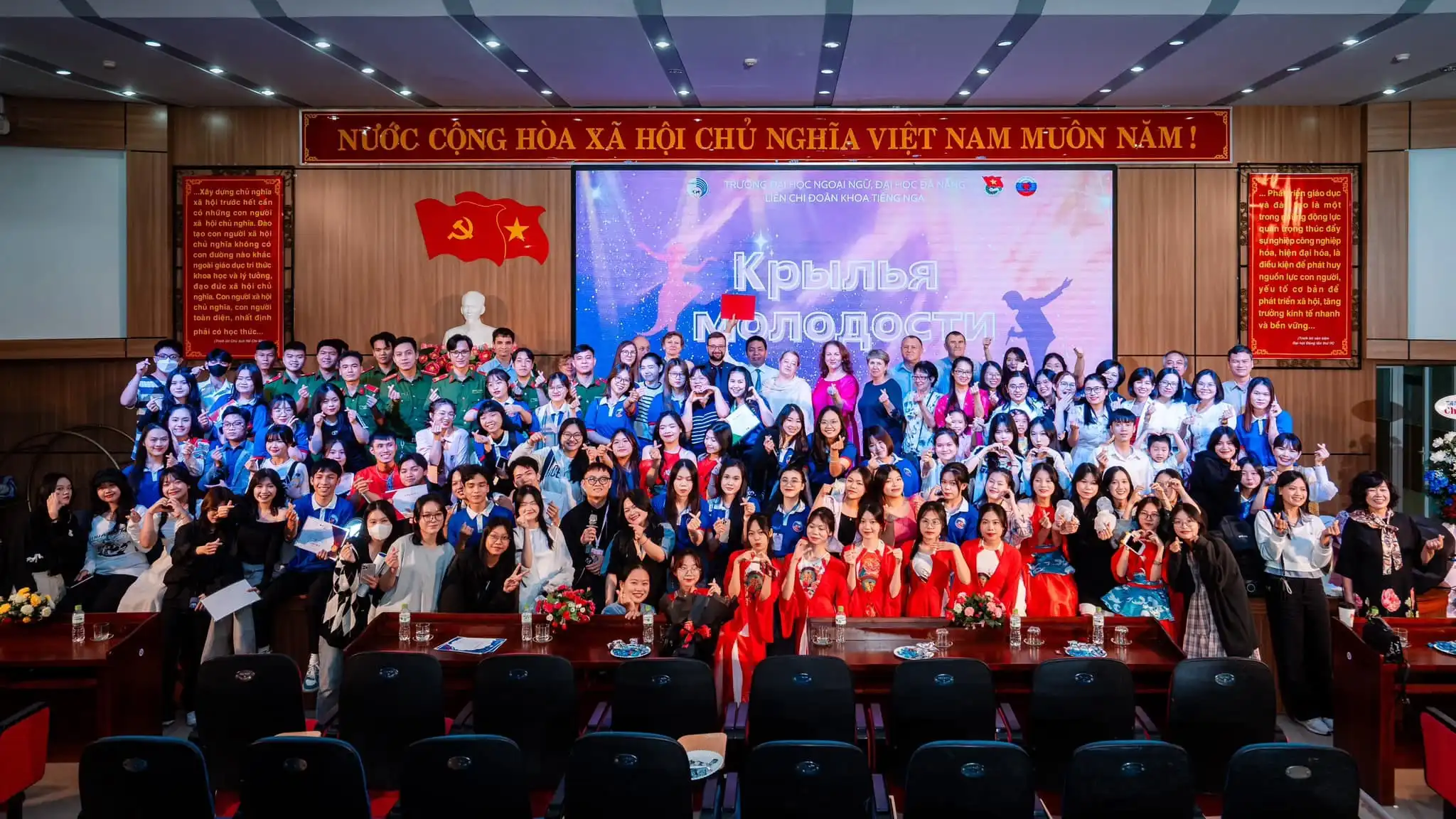 Giao lưu văn nghệ tại Khoa Nga, Đại học Ngoại ngữ, Đại học Đà Nẵng 2 giao luu van nghe tai khoa nga dai hoc ngoai ngu dai hoc da nang