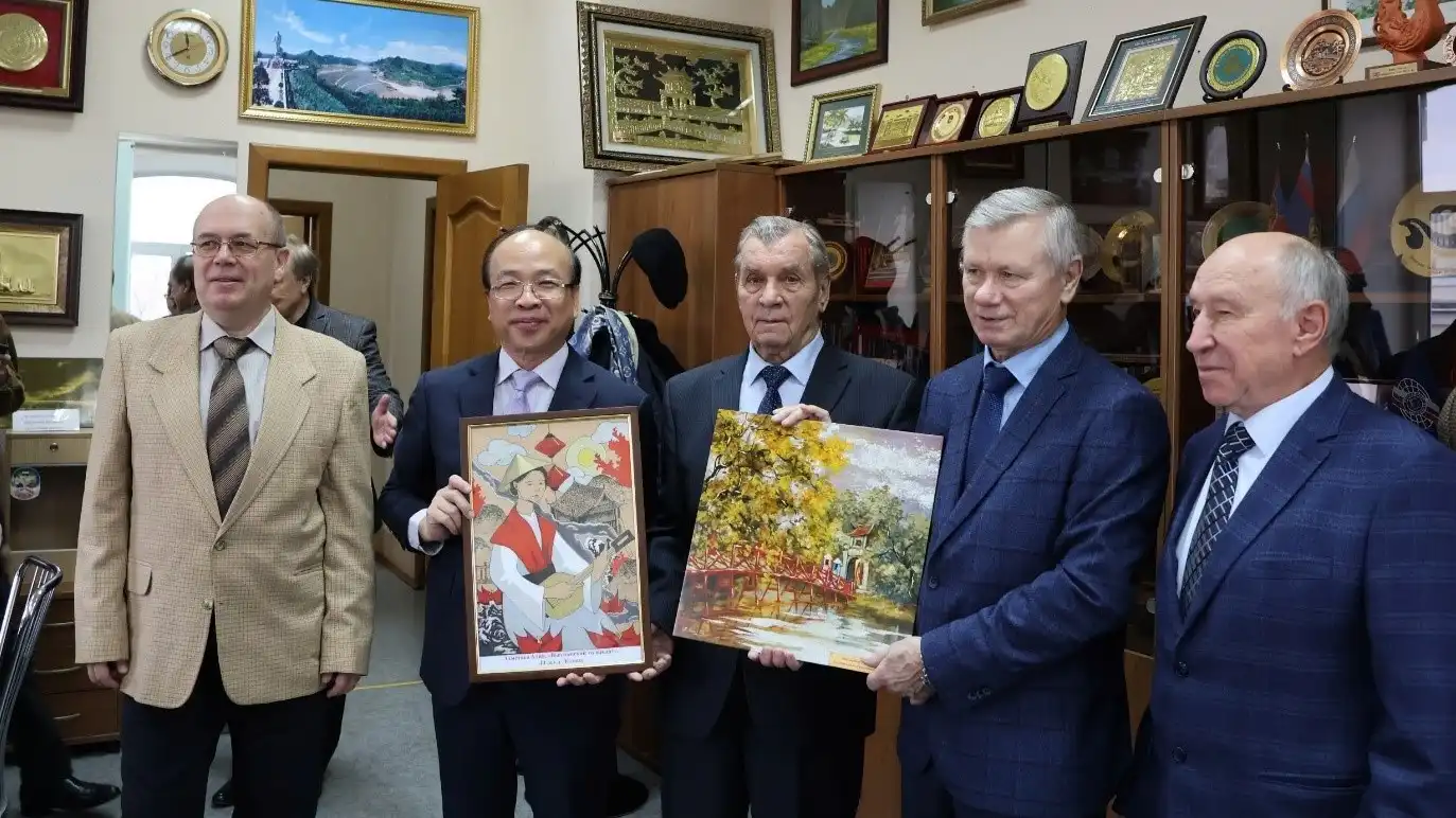 Hội hữu nghị Việt-Nga thảo luận hợp tác với Hội hữu nghị Nga-Việt tại Moscow 2 hoi huu nghi viet nga thao luan hop tac voi hoi huu nghi nga viet tai moscow