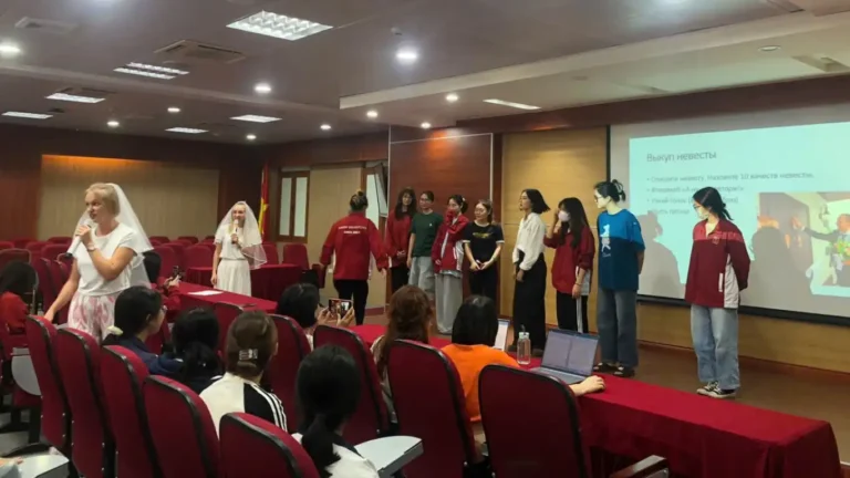 Sinh viên Đại học Hà Nội tìm hiểu những nét đẹp trong Đám cưới Nga 10 sinh vien dai hoc ha noi tim hieu nhung net dep trong dam cuoi nga 1