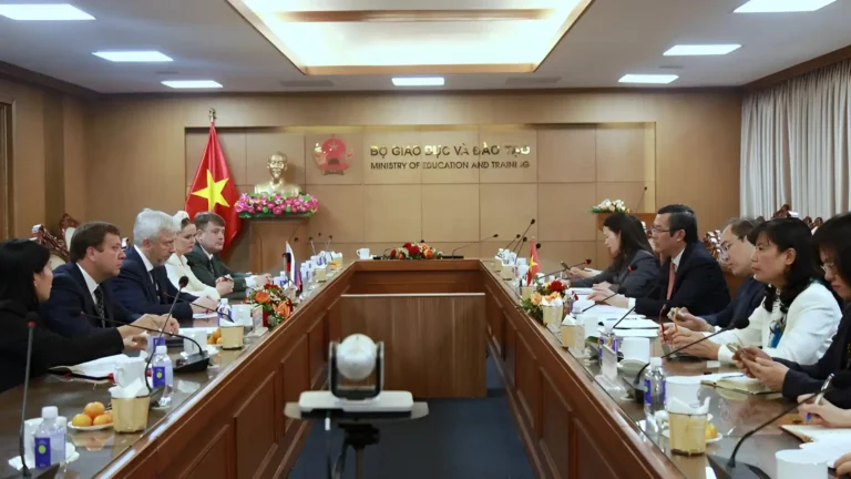 thu truong bo gddt nguyen van phuc tiep giam doc rossotrudnichestvo