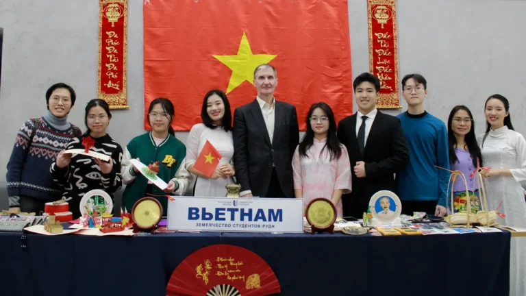 Du học sinh Việt Nam tại RUDN mang bản sắc đến với Tuần lễ văn hóa Châu Á 5 du hoc sinh viet nam tai rudn mang ban sac den voi tuan le van hoa chau a