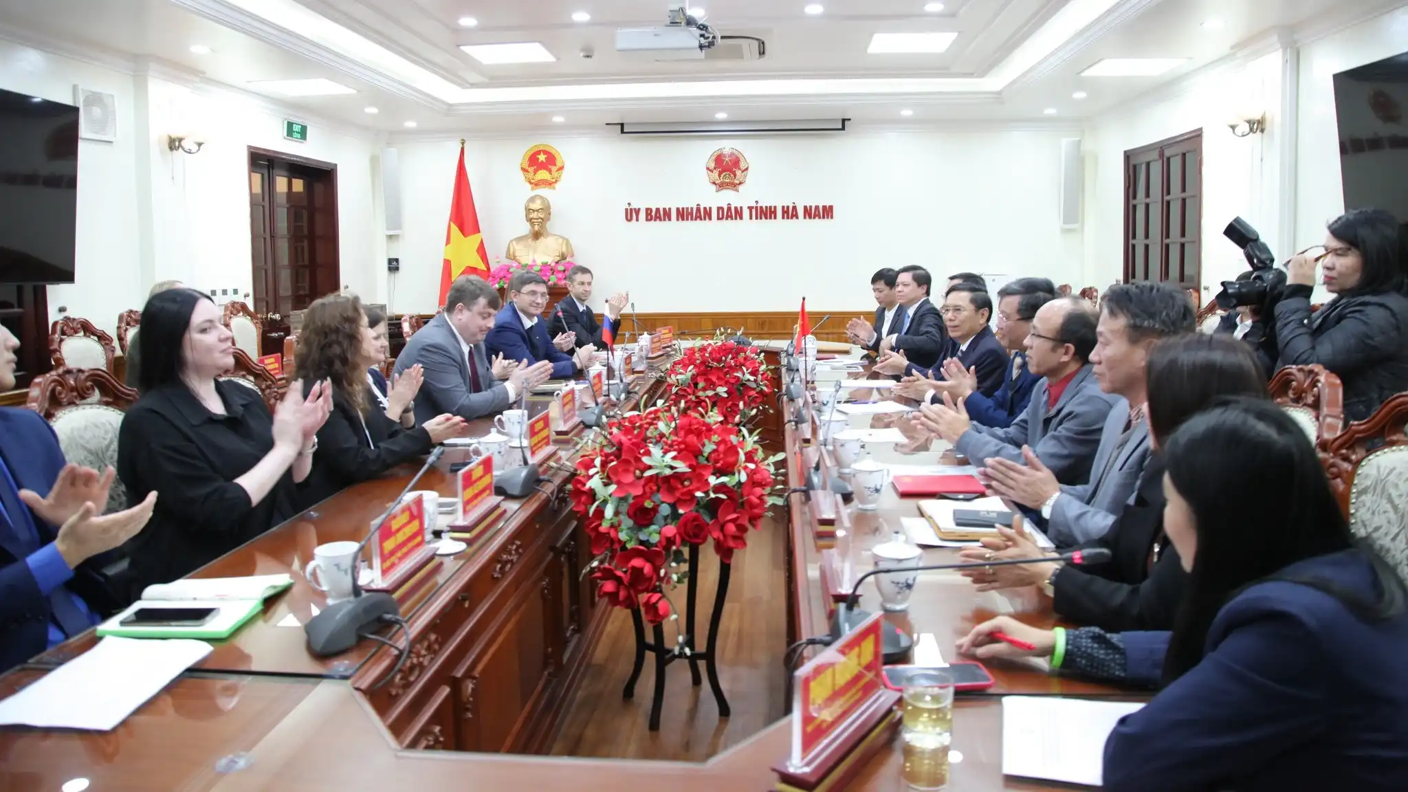 Gặp gỡ các trường đại học Nga với Ủy ban Nhân dân tỉnh Hà Nam 2 gap go cac truong dai hoc nga voi uy ban nhan dan tinh ha nam