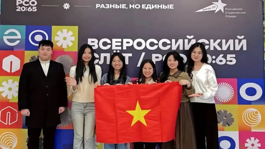 Sinh viên Việt Nam tham gia Liên hoan Các Đội Lao động Sinh viên toàn Nga 1 sinh vien viet nam tham gia lien hoan cac doi lao dong sinh vien toan nga