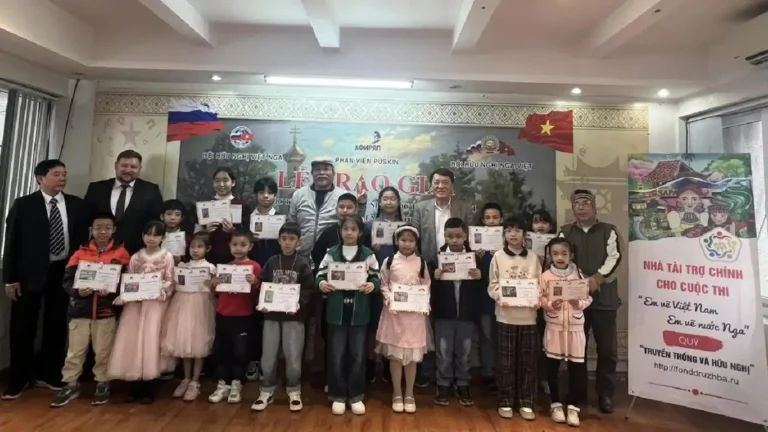 Trao giải Cuộc thi quốc tế “Em vẽ Việt Nam - Em vẽ nước Nga” lần thứ VIII 17 trao giai cuoc thi quoc te em ve viet nam em ve nuoc nga lan thu viii