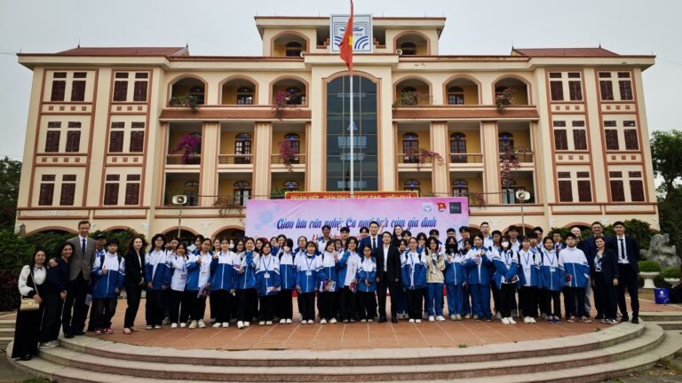 Triển lãm “Các trường đại học Nga” tại THPT chuyên Nguyễn Trãi, Hải Dương 3 trien lam cac truong dai hoc nga tai thpt chuyen nguyen trai hai duong