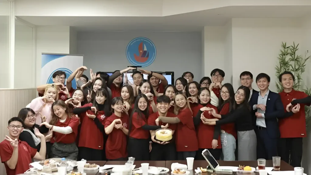 Vòng tay Việt Nga kiện toàn nhân sự nhiệm kỳ mới và kỷ niệm 7 năm thành lập 1 vong tay viet nga kien toan nhan su nhiem ky moi va ky niem 7 nam thanh lap