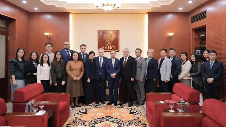 Đoàn Bộ Giáo dục Liên bang Nga thăm và làm việc tại Đại học Hà Nội 6 doan bo giao duc lien bang nga tham va lam viec tai dai hoc ha noi
