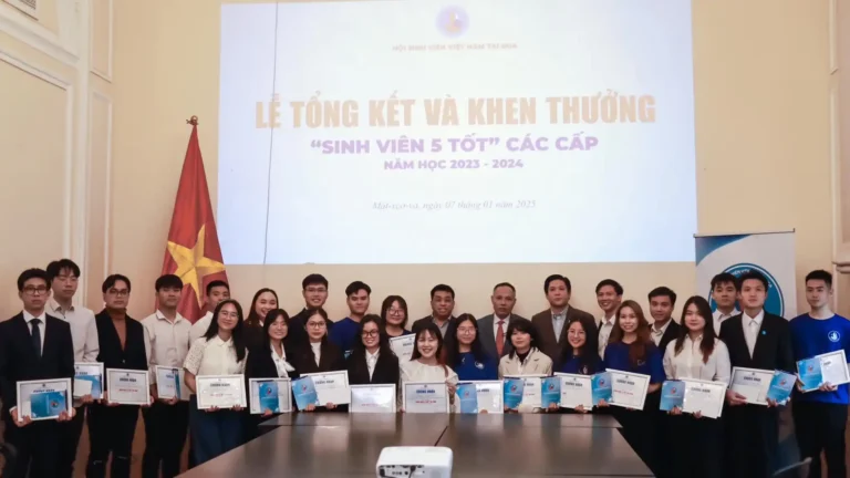 ky niem 75 nam ngay hssvvn va trao giai sinh vien 5 tot tai nga